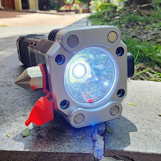 Linterna LED Multifuncional “Lunatica” 🔦✨